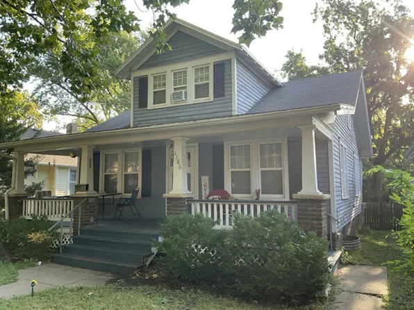 1186 SW Macvicar Ave, Topeka, KS 66604