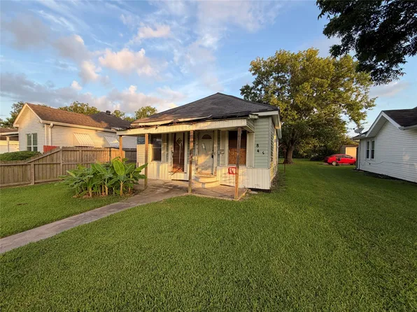 845 13th St, Port Arthur, TX 77640