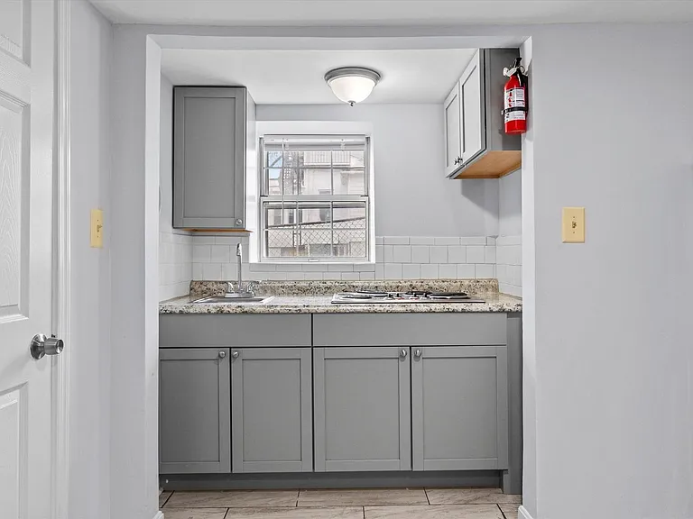 2510 Roslyn Ave — Photo 43