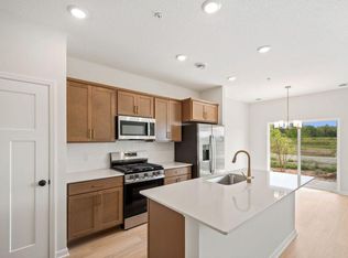 680 Tulare Ter, Newport, MN 55055