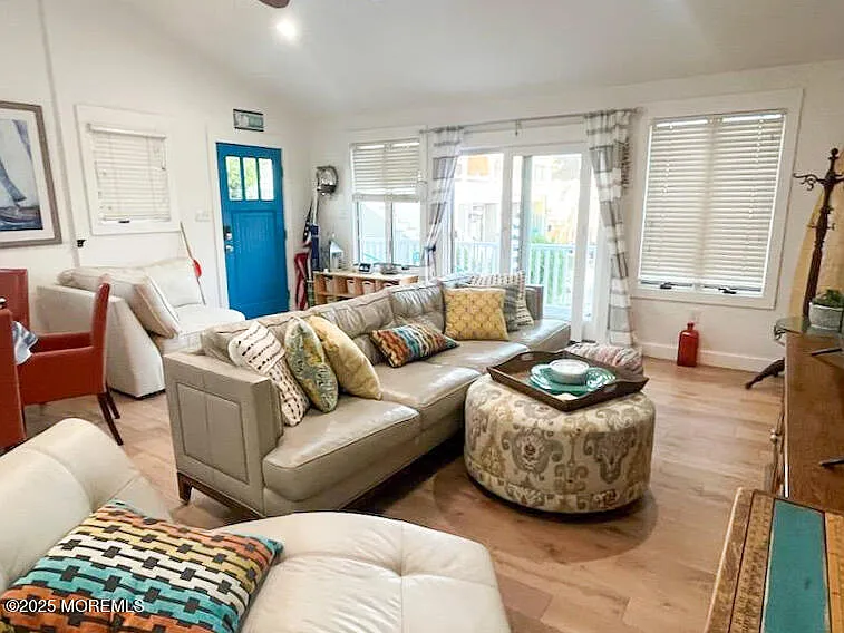 115 Charles Blvd — Photo 4