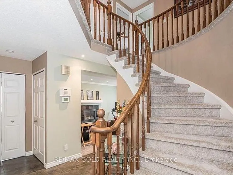 5 Havenwood Ct — Photo 2