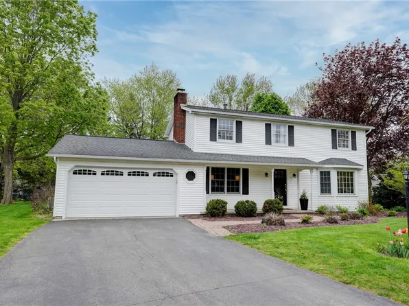 4 Dunham Cir, Fairport, NY 14450