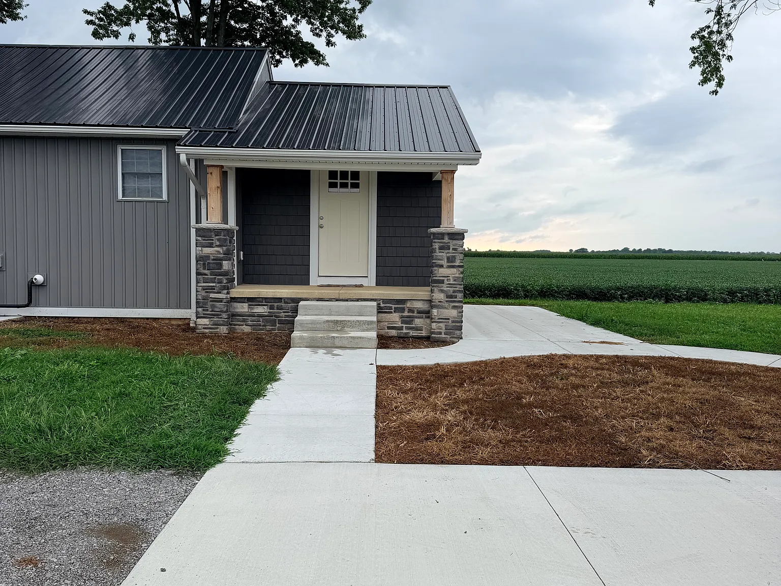 3 bed, 1200 sqft, $1,800 — Photo 3