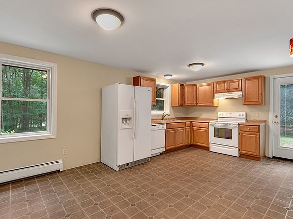 3rd image of 125 Drew Blvd