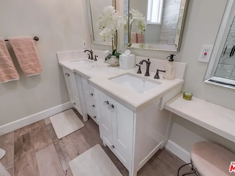 21447 Providencia St — Photo 52