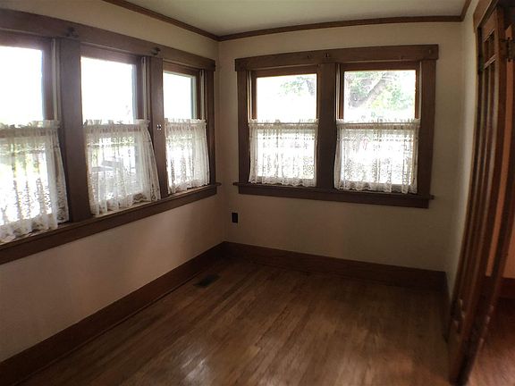 4th image of 214 W 2nd St
