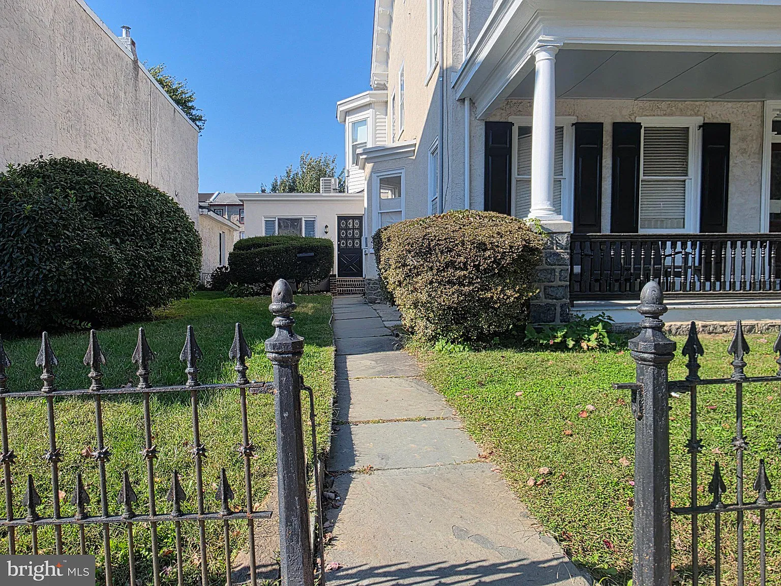 3 bed, 1.0 bath, 3886 sqft, $2,500 — Photo 2