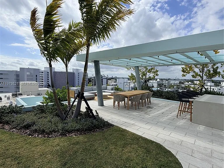 9201 E Bay Harbor Dr #303 — Photo 30