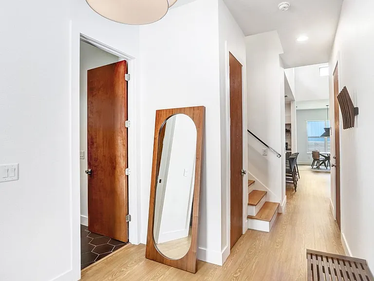 1326 W Fig St — Photo 7