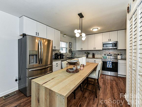 5th image of 1240 Skyview Rd