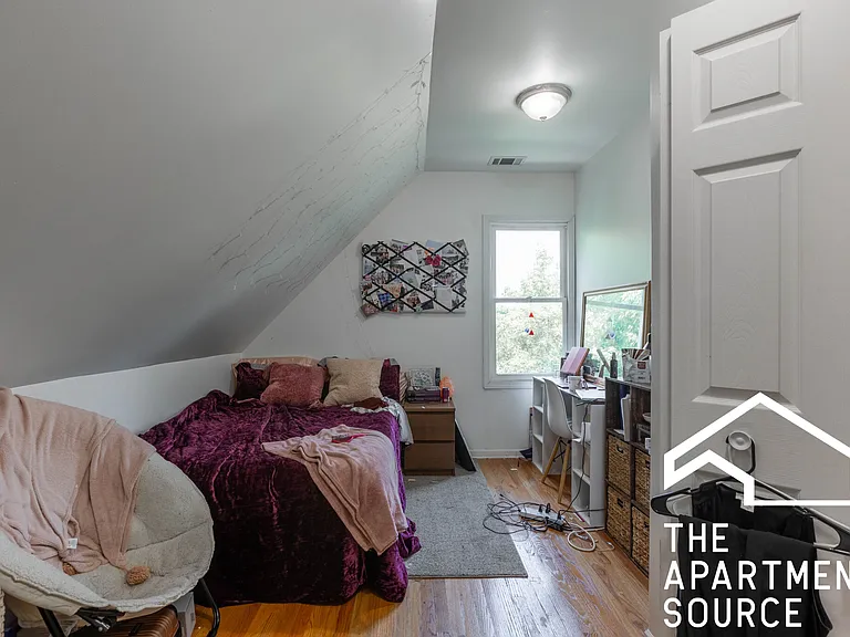 1245 W Barry Ave #T — Photo 12