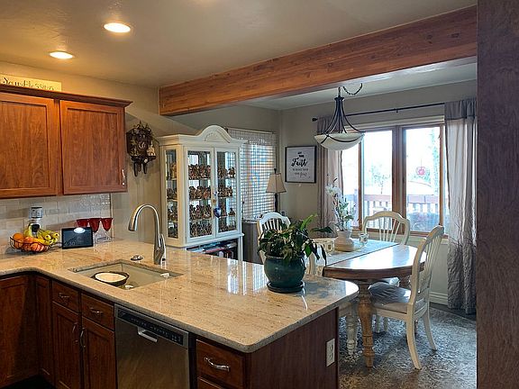 New granite counter and cabi