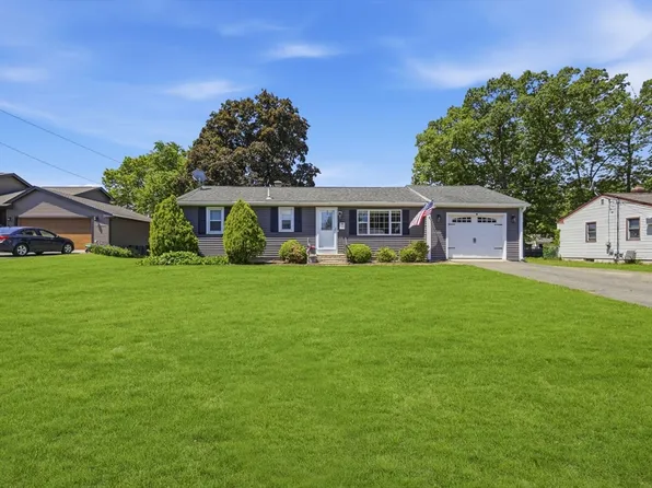 303 College St, Chicopee, MA 01020