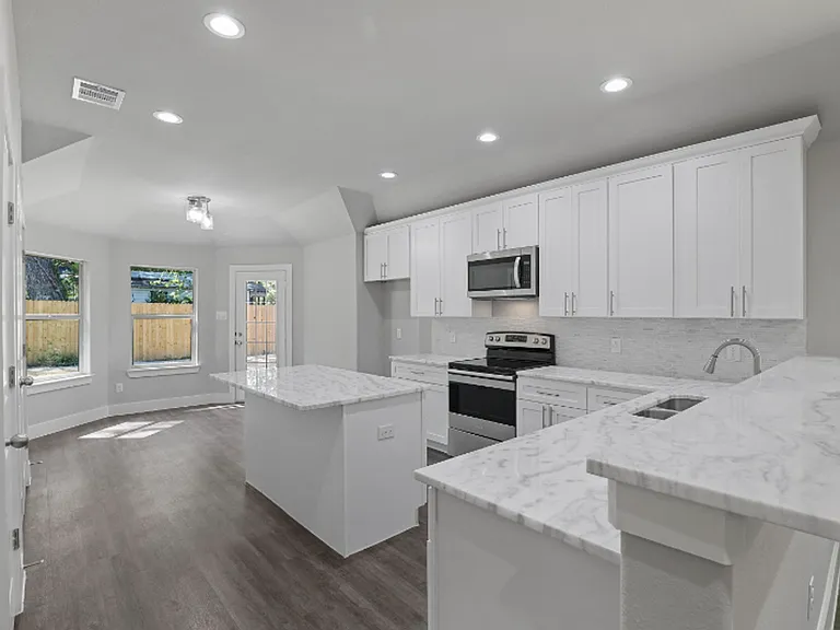 2327 Harding St — Photo 13
