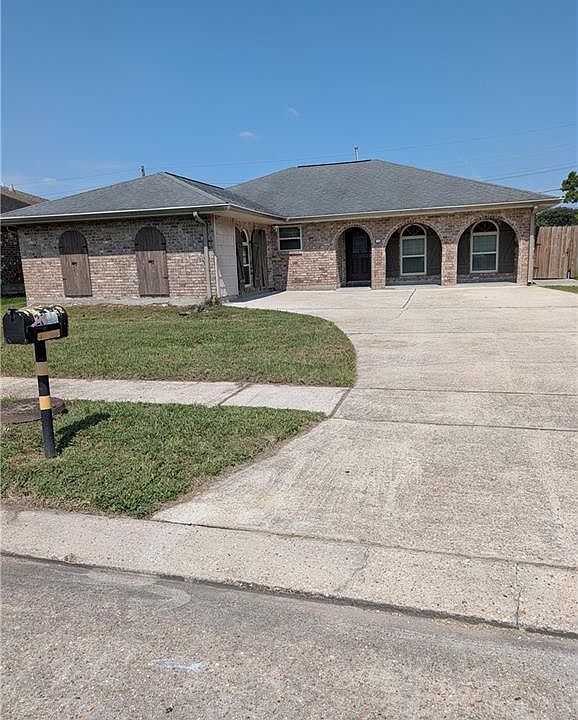 1st image of 2240 Hampton Dr