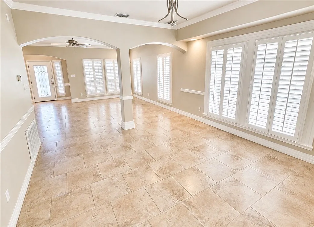 4 bed, 2.5 bath, 2612 sqft, $3,500 — Photo 2