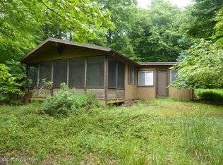 176 Winding Hill Rd, Pocono Pines, PA 18350