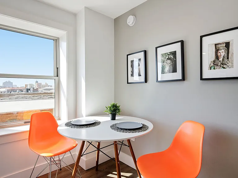 The Netherland Apartments — Photo 7