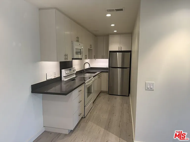 2857 N Los Felices Rd #207 — Photo 3