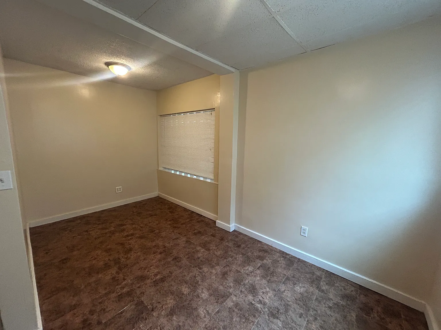 2 bed, 700 sqft, $870 — Photo 3