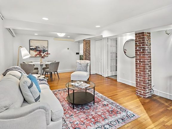 4th image of 112 Pinckney St APT 5
