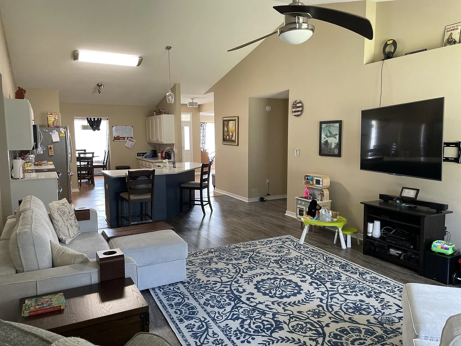 4 bed, 2410 sqft, $2,800 — Photo 4