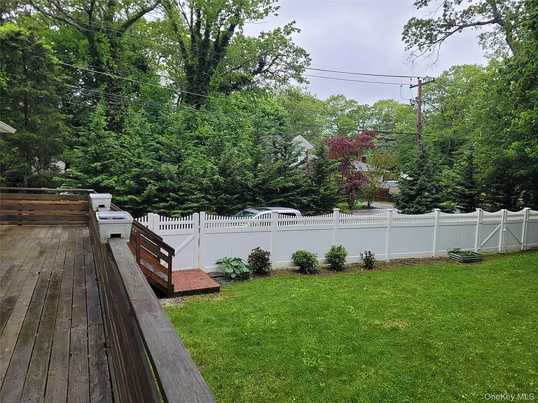 Apricot Rd — Photo 23