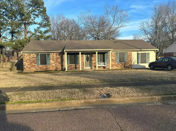 6990 Saddlebrook Dr, Millington, TN 38053