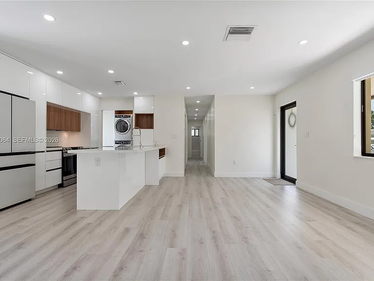 255 Grant Dr — Photo 9