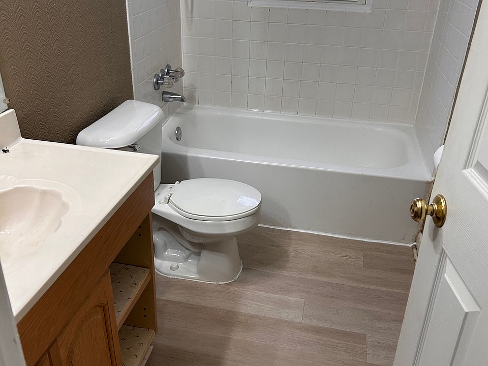 1st image of 27307 Lenox Ave