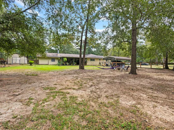 330 Hillcrest St, Rose Hill Acres, TX 77657