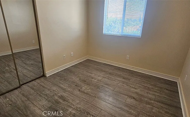 1633 1/2 E 85th St — Photo 15