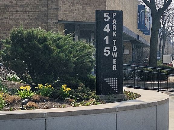 3rd image of 5415 N Sheridan Rd APT 5010