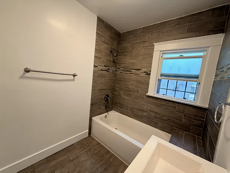 1027 E 2nd St #1027 — Photo 10