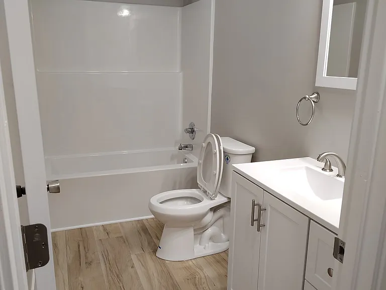 809 SE Hackberry Dr — Photo 2