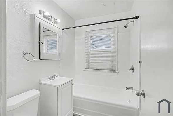 2219 E Gregory Blvd — Photo 7