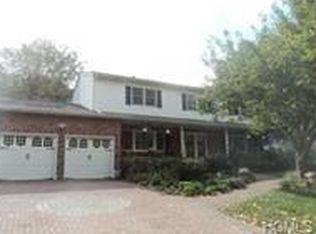 20 Peterson Ct, Pearl River, NY 10965