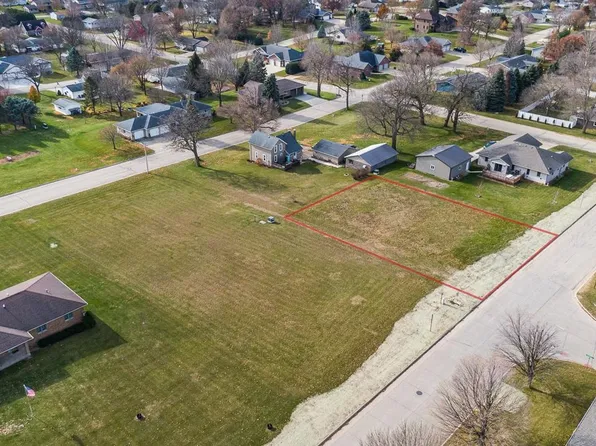 2 Ave SE, Cascade, IA 52033