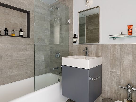 4th image of 405 W 23rd St APT 6F