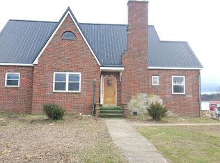 2739 2nd St, Hurricane, WV 25526