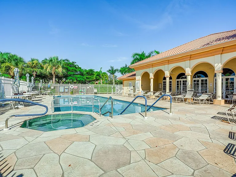 15430 Bellamar Cir #1-ID1546283P — Photo 3