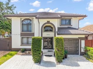 8900 NW 153rd Ter, Miami Lakes, FL 33018