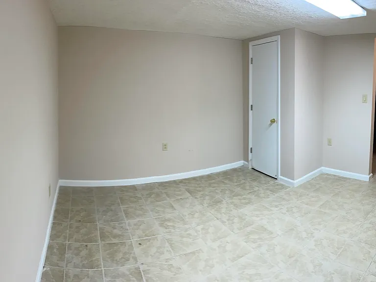 606 Doe St — Photo 30