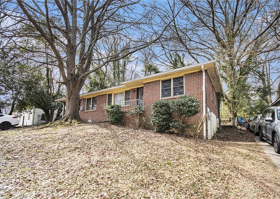 1st image of 832 N Evelyn Pl NW