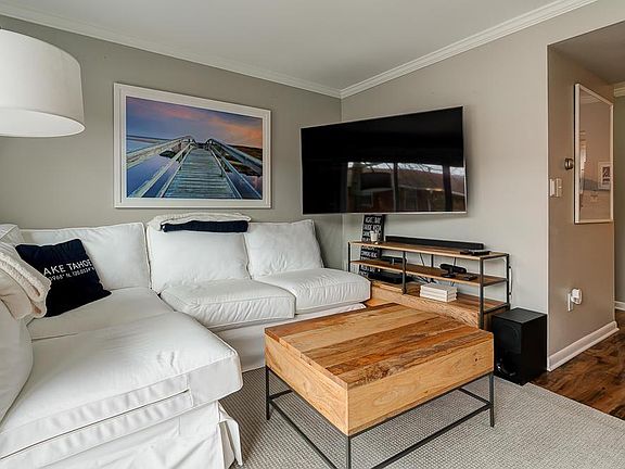 3rd image of 1385 Bluff Ave #6