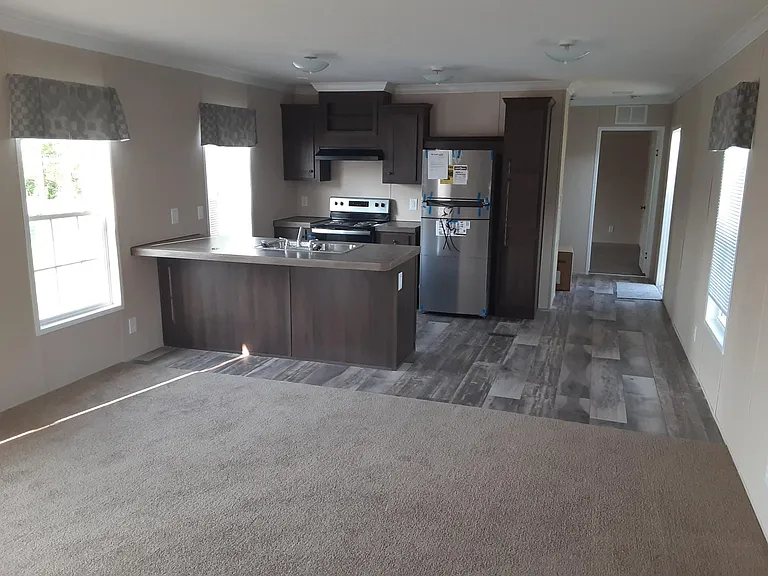 108 Main St SW — Photo 2