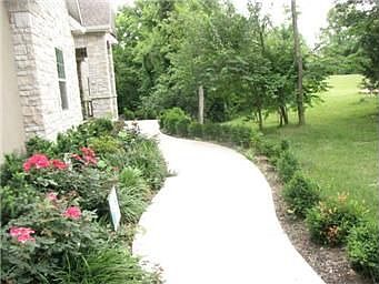 2nd image of 4161 Tonganoxie Dr