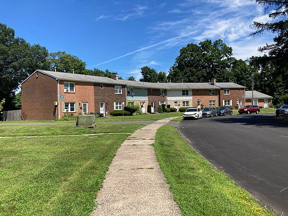 3rd image of 34 Ebert Dr