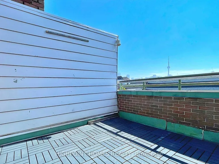 360 College St #401 — Photo 26